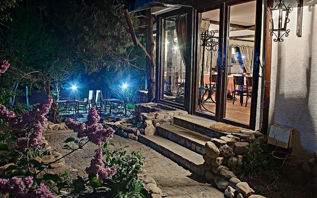 Sărata-Monteoru Pensiune-Restaurant Tara Luanei מראה חיצוני תמונה