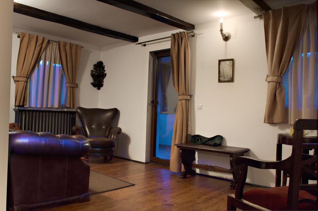 Sărata-Monteoru Pensiune-Restaurant Tara Luanei חדר תמונה